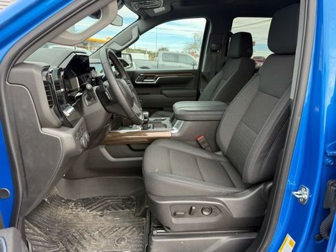 Used 2025 Chevrolet Silverado 1500 LT Trail Boss w/ LPO, Dark Essentials Package image 18