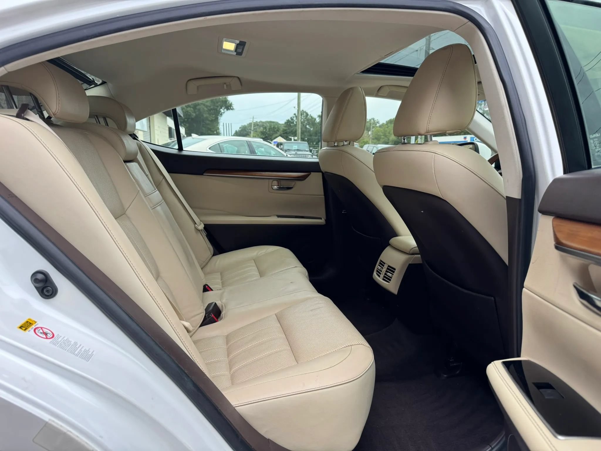 Used 2016 Lexus ES 300h FWD image 30