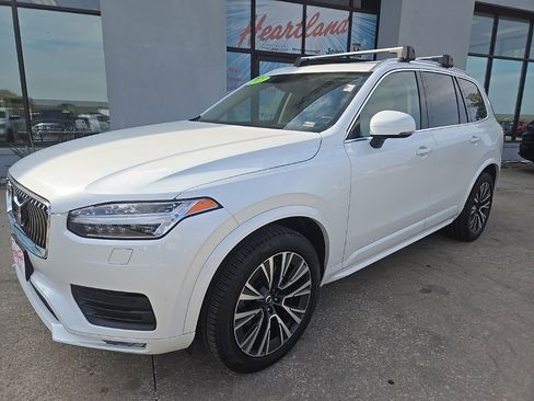 Used 2021 Volvo XC90 T6 Momentum image 2