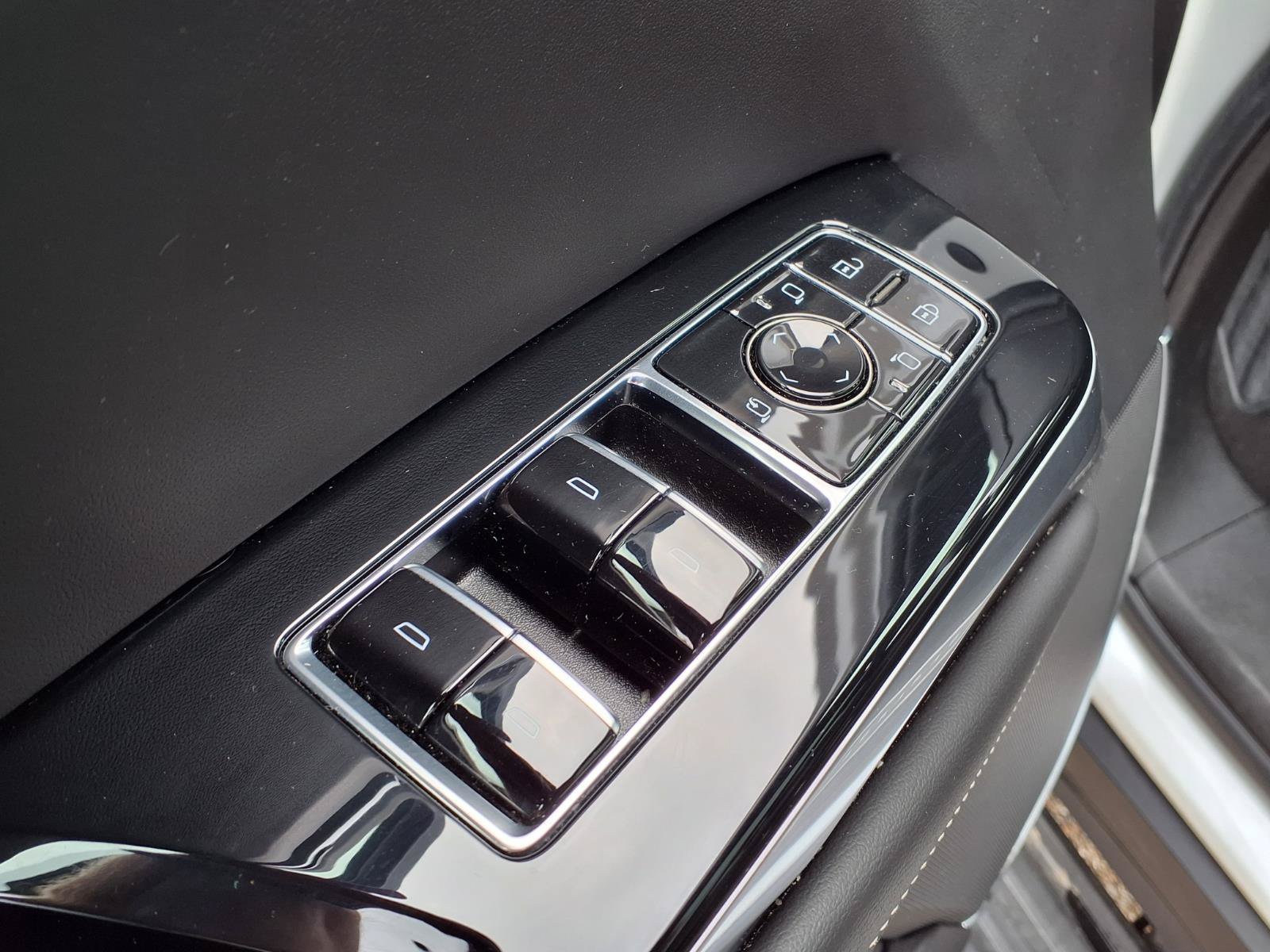 Used 2025 Cadillac Escalade Premium Luxury Platinum w/ LPO, Floor Liner Package AWD/4WD image 15