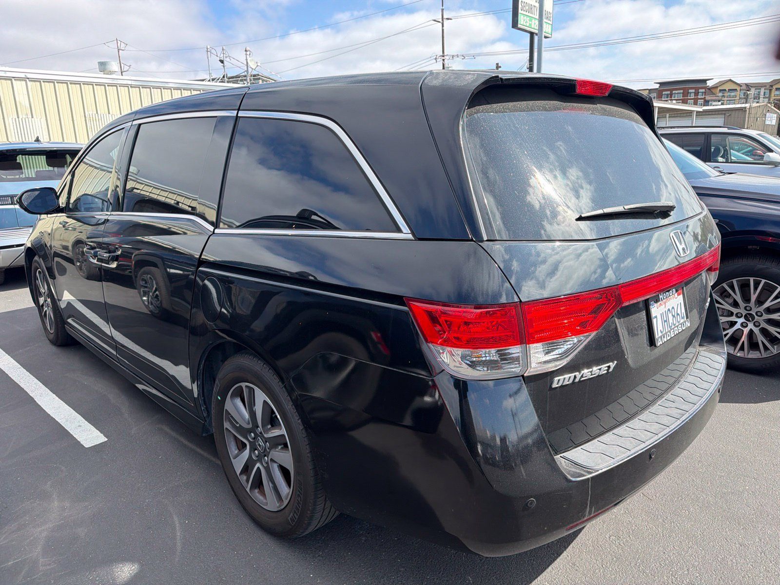 Used 2015 Honda Odyssey Touring Elite image 3