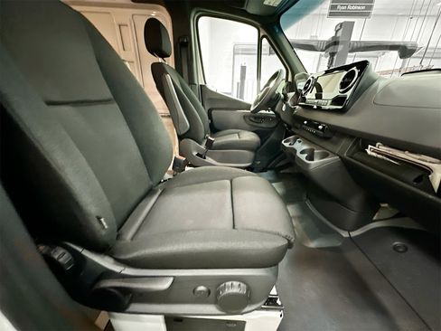 Used 2025 Mercedes-Benz Sprinter 2500 image 26
