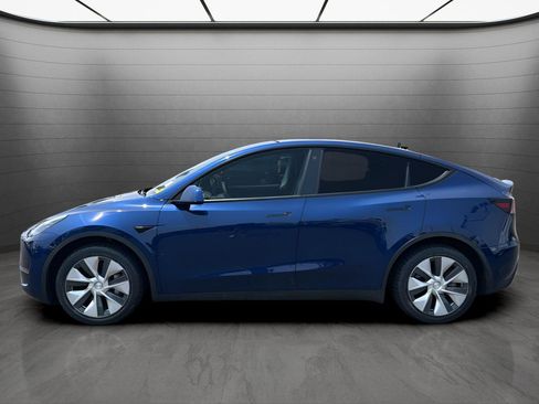 Used 2022 Tesla Model Y Long Range image 2