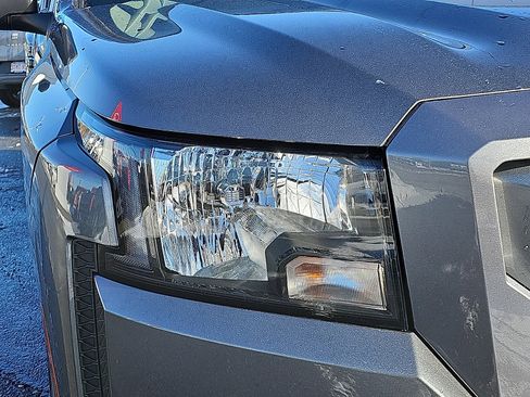 Certified 2024 Nissan Frontier SV w/ Technology Package image 9