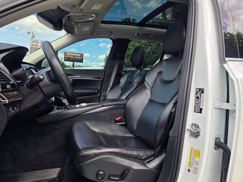 Used 2018 Volvo XC90 T5 Momentum w/ Convenience Package image 9