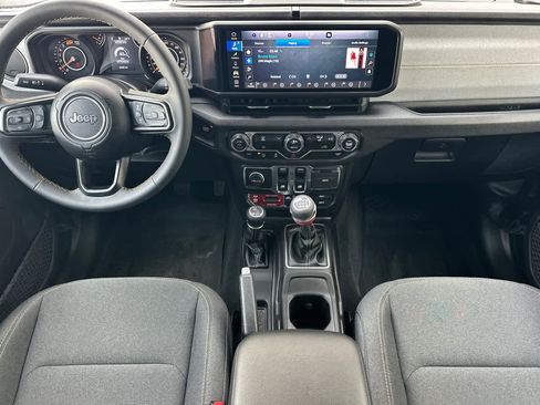 Used 2025 Jeep Wrangler Willys image 3