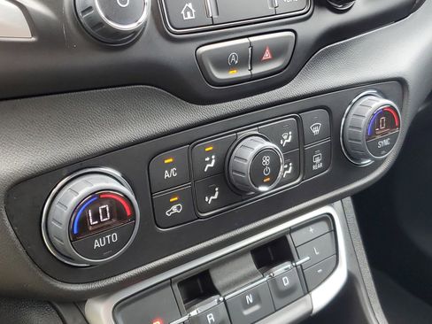Used 2023 GMC Terrain SLT w/ Elevation Edition FWD image 30