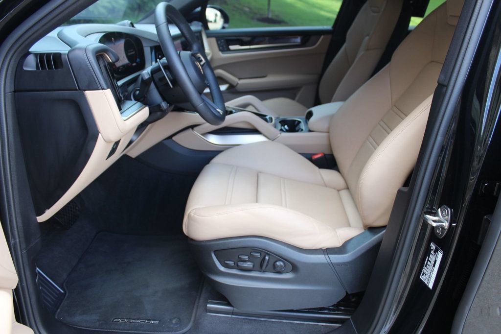 Used 2025 Porsche Cayenne Coupe AWD/4WD image 21
