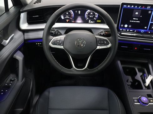 New 2025 Volkswagen Tiguan SE image 16