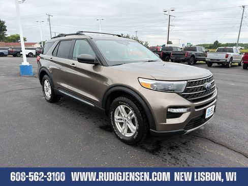 Used 2021 Ford Explorer XLT w/ Equipment Group 202A AWD/4WD image 7