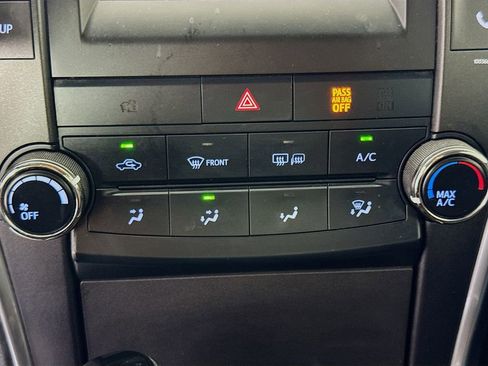 Used 2015 Toyota Camry SE FWD image 19