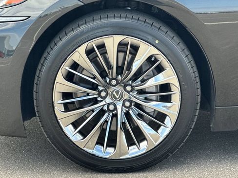 Used 2018 Lexus LS 500 w/ Luxury Package RWD image 25