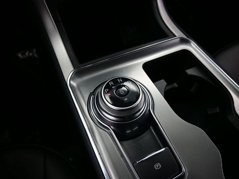 Used 2022 Ford Edge SEL image 21