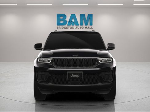 New 2025 Jeep Grand Cherokee Altitude image 10