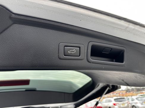 Used 2017 Subaru Forester 2.5i Limited image 23