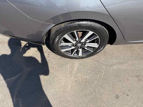Used 2021 Nissan Versa SV FWD image 31