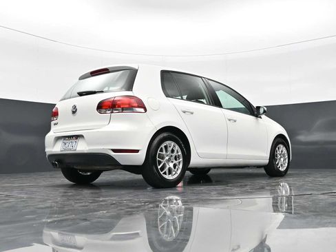 Used 2010 Volkswagen Golf 4-Door FWD image 28