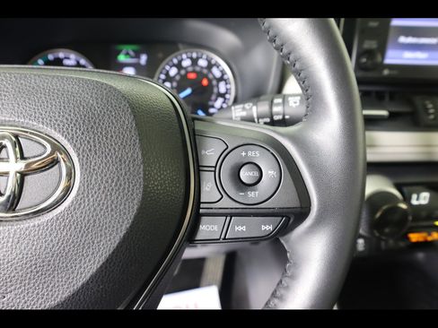 Used 2022 Toyota RAV4 XLE Premium image 23
