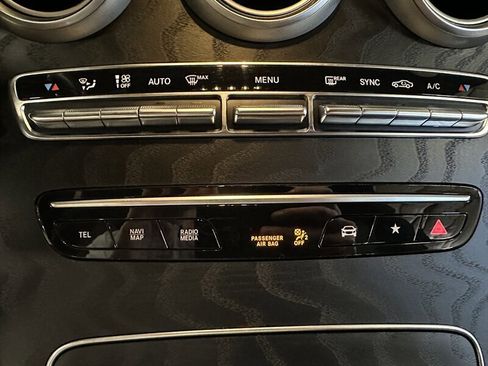 Used 2021 Mercedes-Benz GLC 300 4MATIC image 28