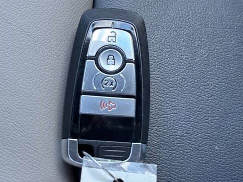 Used 2023 Ford Bronco Wildtrak image 43