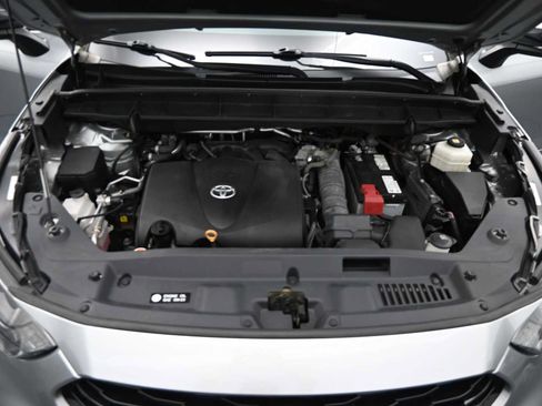 Used 2021 Toyota Highlander XSE AWD/4WD image 24