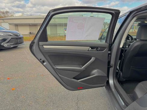 Used 2014 Volkswagen Passat 2.5 SE image 16