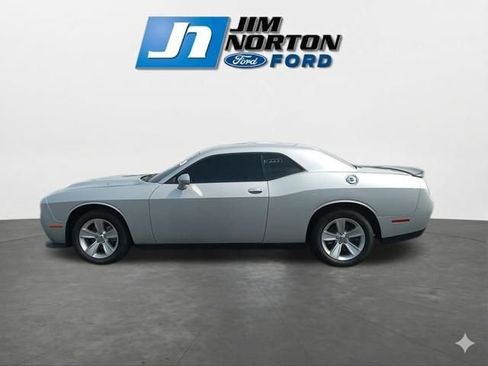 Used 2023 Dodge Challenger SXT image 6