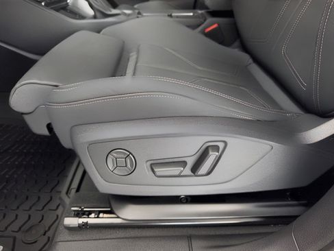 New 2025 Audi Q3 2.0T Premium image 16