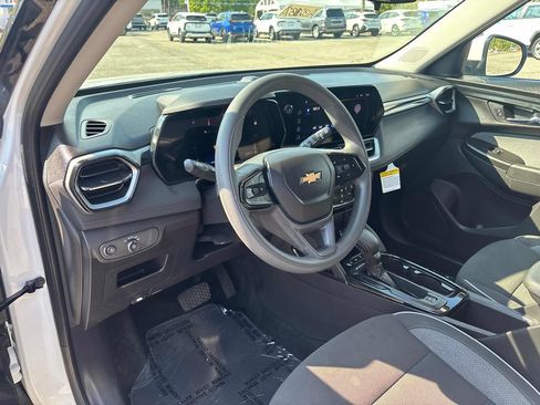 Used 2025 Chevrolet TrailBlazer LT AWD/4WD image 11
