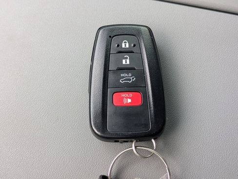 Used 2021 Toyota Highlander Limited FWD image 33