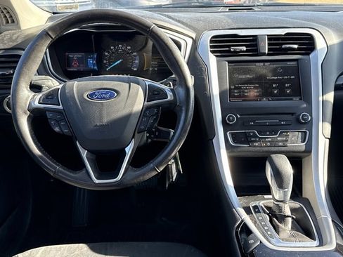 Used 2016 Ford Fusion SE image 4