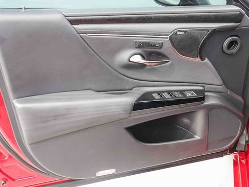 Used 2022 Lexus ES 300h w/ Accessory Package FWD image 17