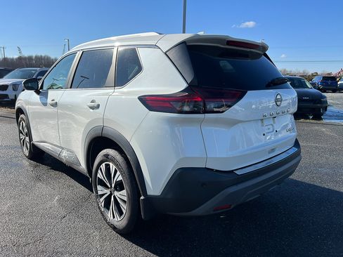 Used 2023 Nissan Rogue SV w/ SV Premium Package image 3