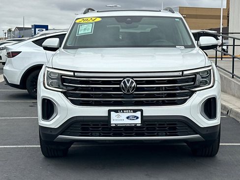 Used 2024 Volkswagen Atlas SE w/ Panoramic Sunroof Package FWD image 8