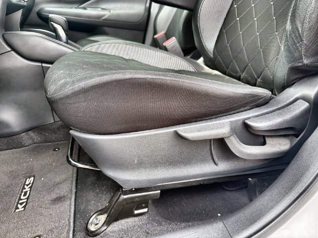 Used 2019 Nissan Kicks S FWD image 12