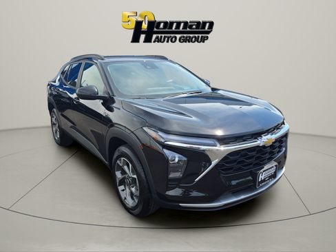 Used 2025 Chevrolet Trax LT w/ LT Convenience Package FWD image 7