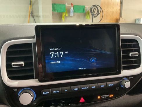 New 2025 Hyundai Venue Limited image 16