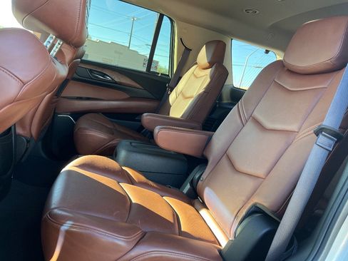 Used 2015 Cadillac Escalade Premium image 30