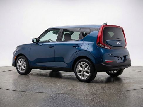 Used 2025 Kia Soul LX w/ LX Technology Package FWD image 6