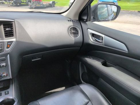 Used 2020 Nissan Pathfinder SL w/ Cargo Package FWD image 19