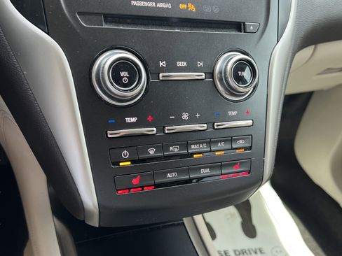 Used 2018 Lincoln MKC Select w/ Select Plus Package FWD image 18