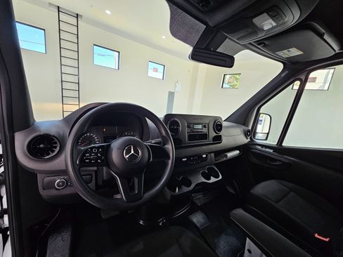 Used 2022 Mercedes-Benz Sprinter 2500 image 20