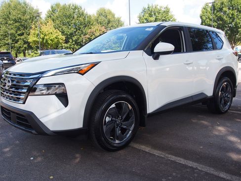 Used 2026 Nissan Rogue SV FWD image 3