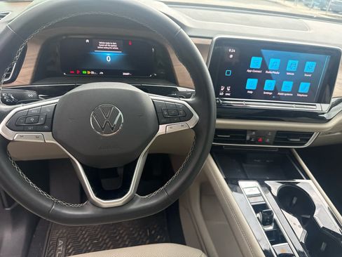 Used 2024 Volkswagen Atlas SE FWD image 8