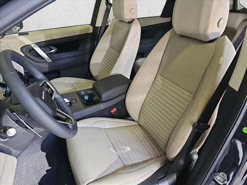 Used 2025 Land Rover Discovery Sport S image 16