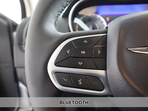 Used 2023 Chrysler 300 Touring w/ Sport Appearance Package image 4