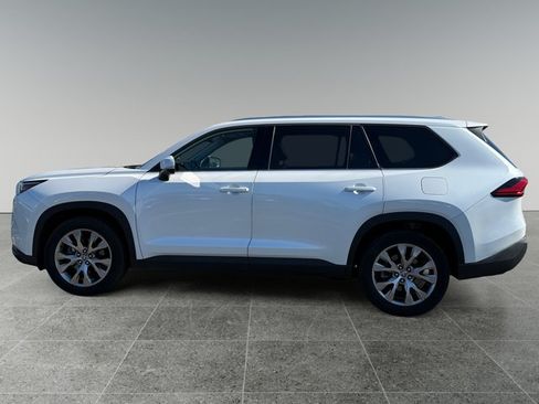 Used 2024 Toyota Grand Highlander AWD image 12