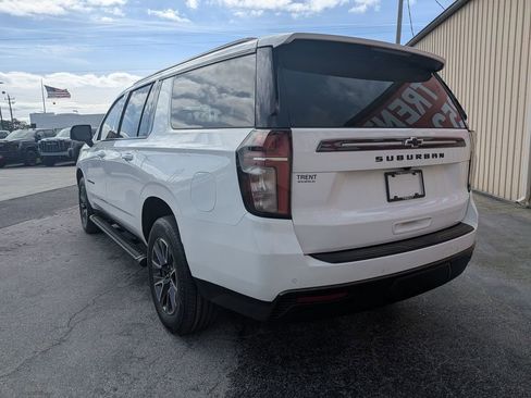 Used 2021 Chevrolet Suburban Z71 w/ Luxury Package image 3