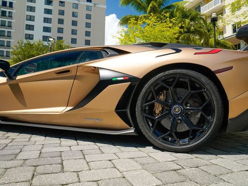 Used 2020 Lamborghini Aventador SVJ image 18