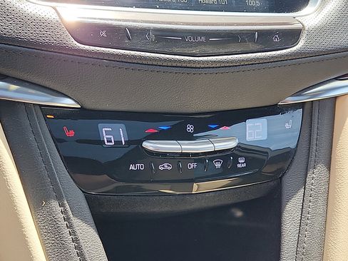 Used 2018 Cadillac XT5 Luxury w/ Driver Awareness Package AWD/4WD image 16